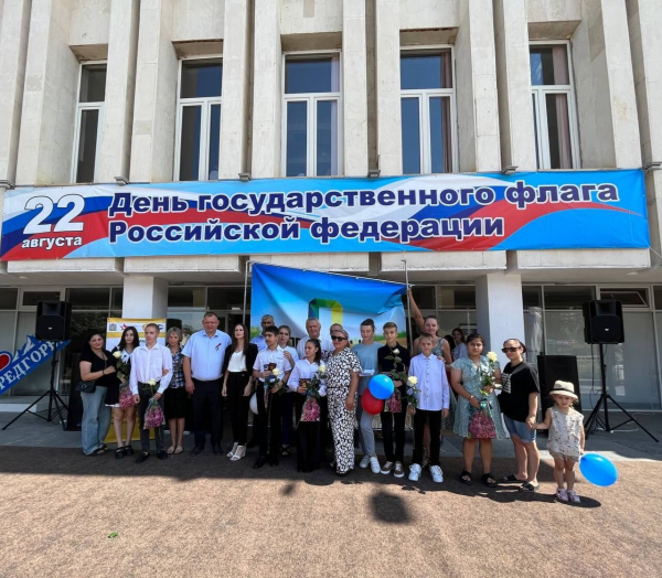 Предгорнецы отметили День Государственного флага